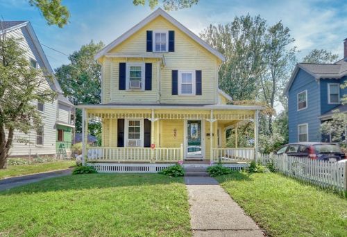 37 Sharon St, Medford, MA 02155-6717