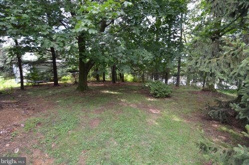 517 Wayne Dr, Navy Sup Dpt PA  17055-4985 exterior