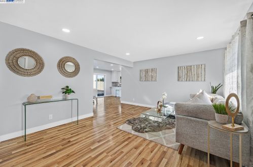 7769 Deervale Ct, Pleasanton CA  94568-1016 exterior