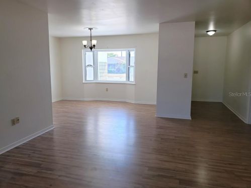 1212 Fordham Dr, Ruskin, FL 33573-5211