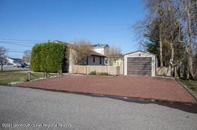 401 Sea Bright Rd, Lacey NJ  08731-4950 exterior