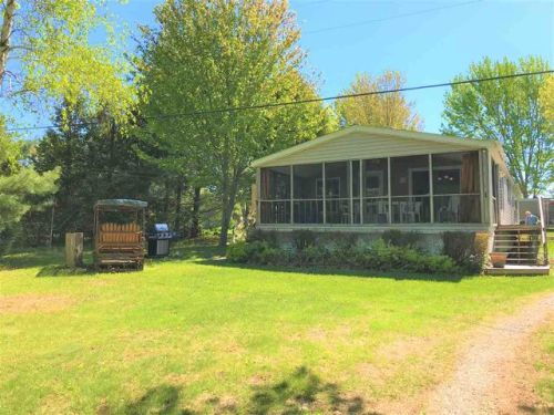 1355 Shore Rd, Isle La Motte VT  05463-9719 exterior