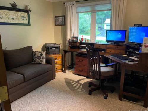 131 Pollys Ln, Uncasville CT  06382-1436 exterior