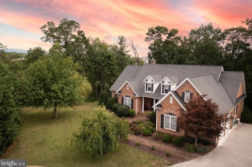 74 Philips Ct, Strasburg, VA 22657-2873