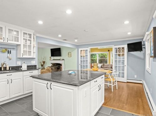 10 Pink Cloud Ct, Norwalk CT  06851-3310 exterior