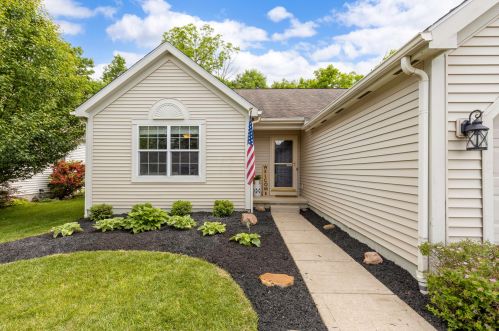 7955 Headwater Dr, Blacklick, OH 43004-8075