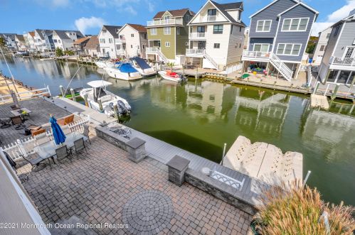 406 Eisenhower Ave, Pelican Island NJ  08751-1625 exterior