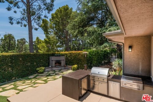 1732 Bonita Vista Dr, La Canada CA  91011-1614 exterior