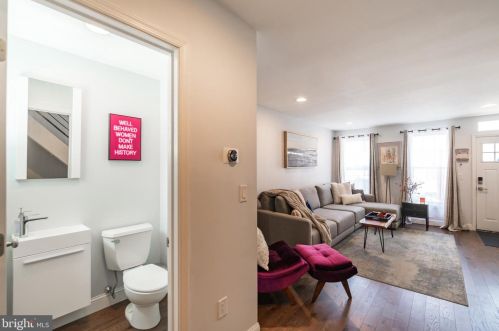 2120 Manton St, Philadelphia PA  19146-4313 exterior