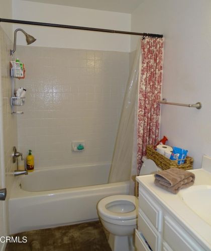 704 Holly Ave, Oxnard CA 93036-1907 exterior