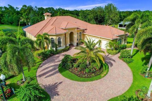 5632 Hammock Isles Dr, Naples, FL 34119-4693