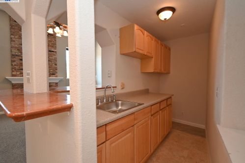 2400 Prosperity Way, San Leandro CA  94578-1124 exterior