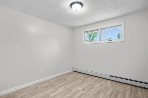 5 Baldwin Dr, Providence RI  02919-1512 exterior