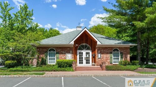 16 Willow Ct, Trenton NJ  08619-4626 exterior