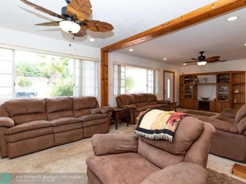 934 72nd St, Hialeah FL  33014-5226 exterior