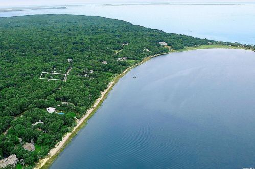 39 Three Mile Harbor Dr, East Hampton, NY 11937-3328