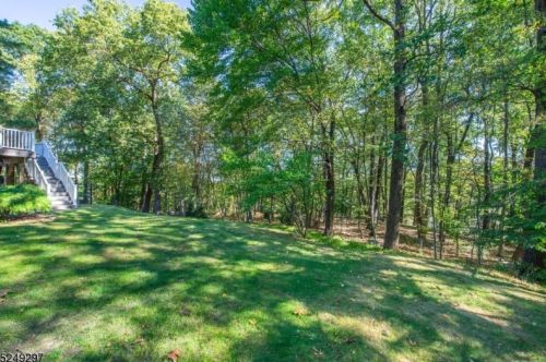 5 Round Hill Ter, Kinnelon NJ  07405-3217 exterior