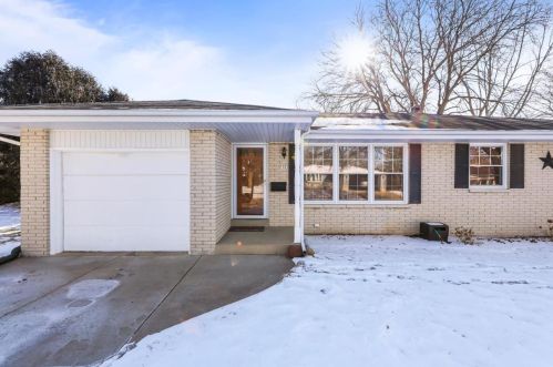 5353 Lakeview Dr, Greendale, WI 53129-1929