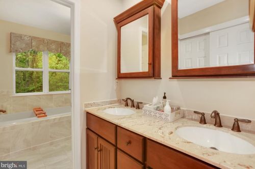 10 Banff Dr, Harrison Township NJ  08062-9533 exterior