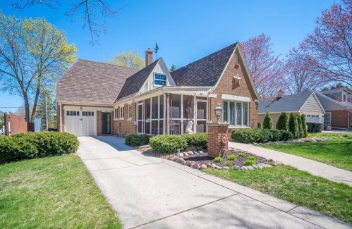 631 8th Ave, West Bend, WI 53095-3905