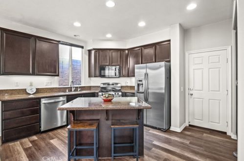 801 Lincoln Glen Dr, Buena Park, CA 90620-4232