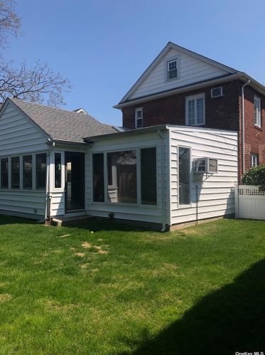 425 Nassau Blvd, Williston Park, NY 11596-2324