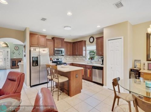 1745 Berkshire Cir, Vero Beach FL 32968-6715 exterior