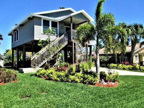 16205 3rd St, Saint Petersburg, FL 33708-1611
