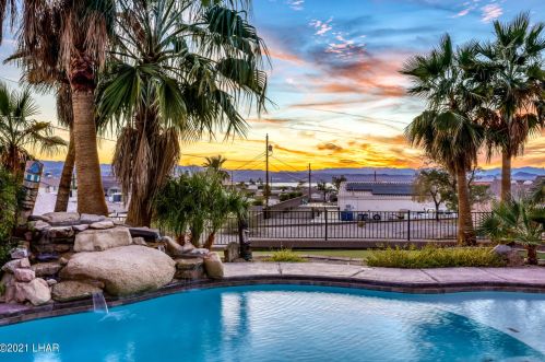561 Wayside Plz, Lake Havasu City, AZ 86403-3830