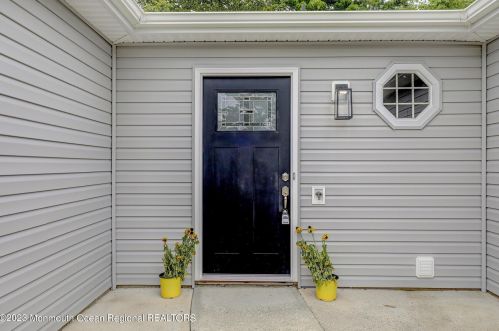 179 Courtshire Dr, Bricktown, NJ 08723-7140
