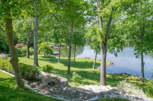 20 Hidden Brook Dr, Brookfield Center CT  06804-1306 exterior