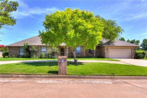 2308 Lakeside Cir, Shawnee, OK 74801-0509
