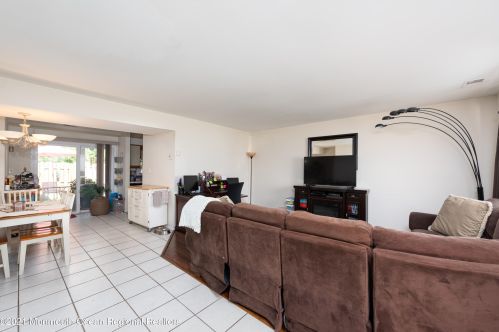 5 Three Pence Ln, Jackson Twp NJ  08527-2256 exterior