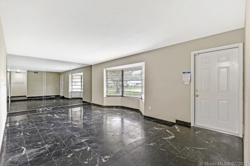 9700 104th Ct, Miami, FL 33176-2743