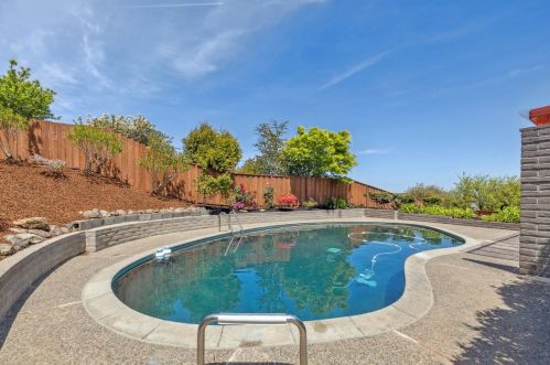 1276 Encina Dr, Millbrae CA 94030-2839 exterior