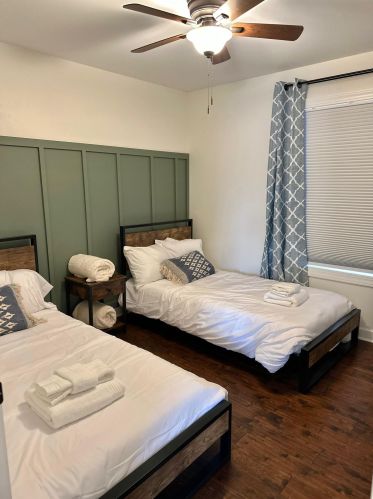 724 Joshua Ln, Lake Geneva WI  53147-4746 exterior