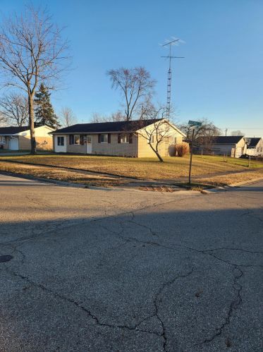 6711 Ravenna Ave, Enon, OH 45323-1631