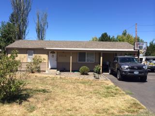 2012 Castle Ave, Roseburg, OR 97471-4525
