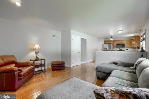 2112 Northview Ln, Harrisburg PA 17110-3911 exterior