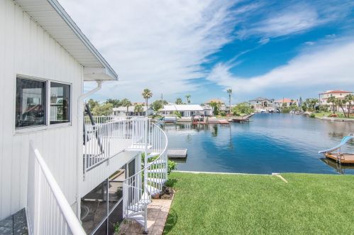 3325 Gulf Winds Cir, Brooksville FL  34607-3027 exterior
