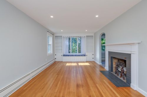 12 Burnside St, Nashua NH  03064-1522 exterior