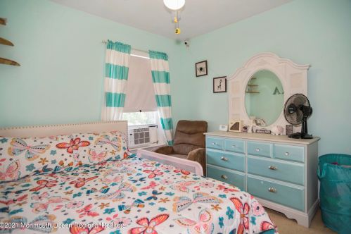 28 Bentley Ave, Trenton NJ  08619-3720 exterior