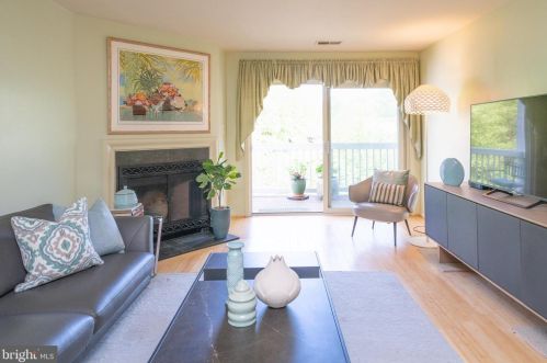 2998 Yarling Ct, Falls Church VA  22042-4476 exterior