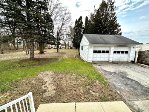 203 Clen Moore Blvd, New Castle PA  16105-2609 exterior