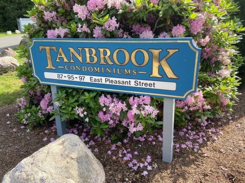 87 Pleasant St, Amherst, MA 01002-2980