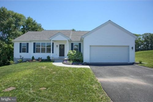 23 Christi Dr, Dale, PA 19504-8736
