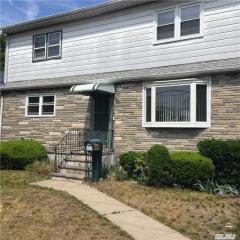 555 County Line Rd, Amityville, NY 11701-1749