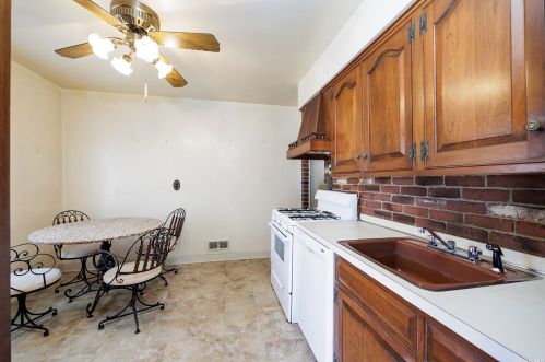 86 Diamond St, Floral Park NY  11003-4216 exterior