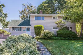 123 Blacksmith Rd, Plainedge, NY 11756-3126