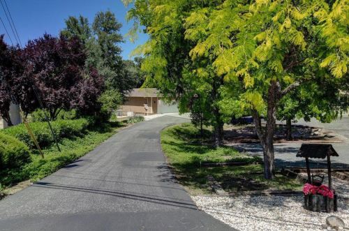 18436 Lake Forest Dr, Lake Wildwood, CA 95946-8817